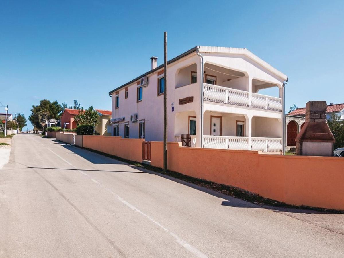 Apartments Hak Vir Exterior photo